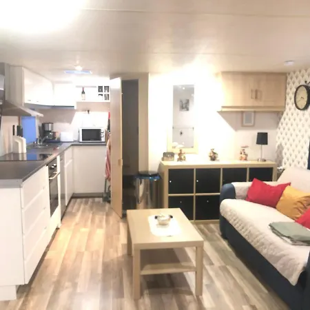 Mobilhome-6voyageurs-clim-wifi-piscine-plage Campsite *